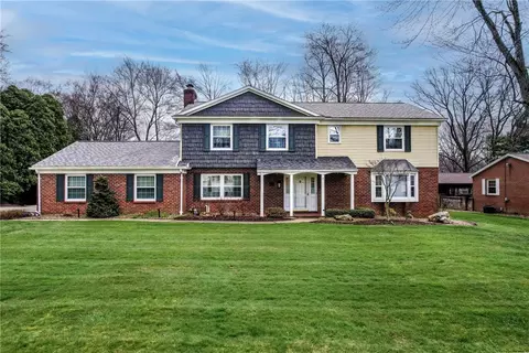 689 Tanglewood Dr, Hermitage, PA 16148