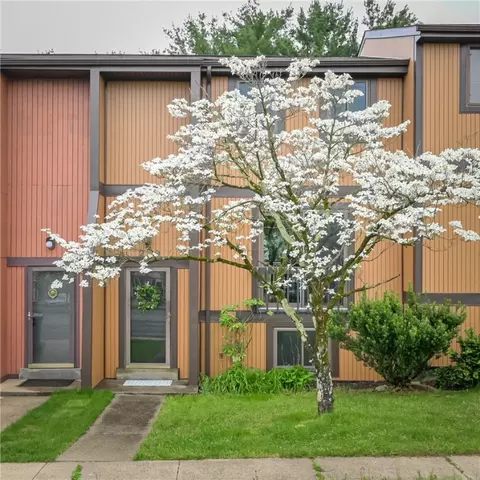 219 Parkwood Dr, Cranberry Township, PA 16066