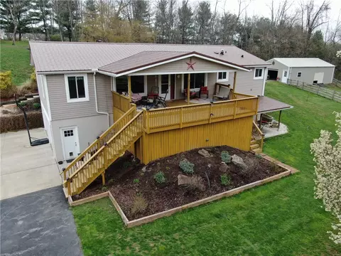100 Geilar Ln, Canonsburg, PA 15317