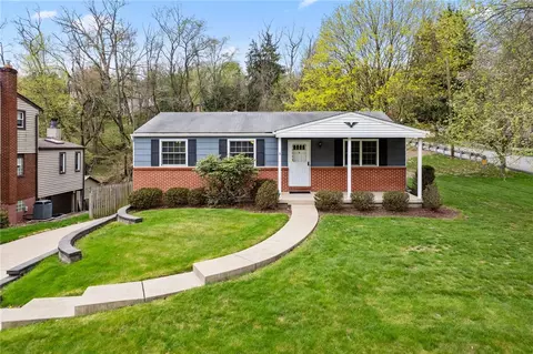 722 Pine Valley Dr, Pittsburgh, PA 15239