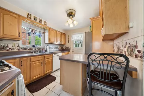 14199 Hiland Pl, Irwin, PA 15642 photo 5