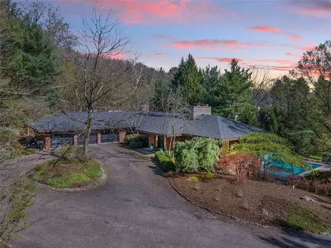 114 Hillcrest Rd, Pittsburgh, PA 15238