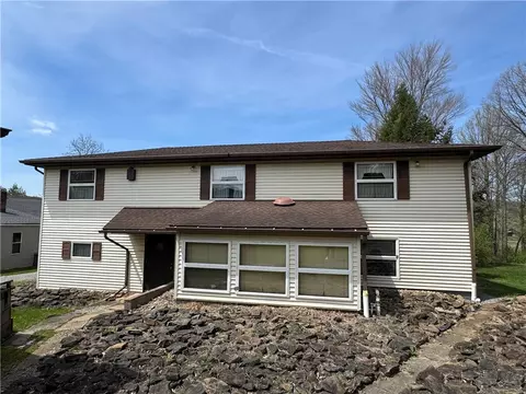 231 Pine Run Church Rd, Apollo, PA 15613
