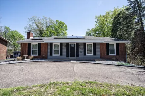 215 Wyngate Rd, Coraopolis, PA 15108