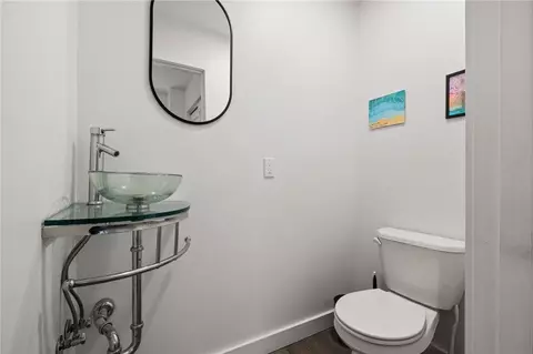 Bath - 3960 Parkview Ln, Allison Park, PA 15101 photo 1 of 6