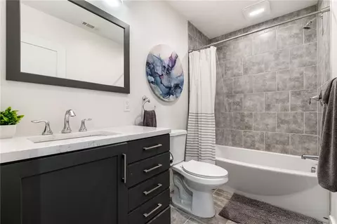 Bath - 3960 Parkview Ln, Allison Park, PA 15101 photo 4 of 6