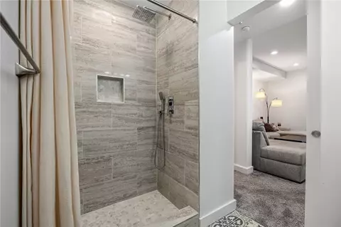 Bath - 3960 Parkview Ln, Allison Park, PA 15101 photo 6 of 6