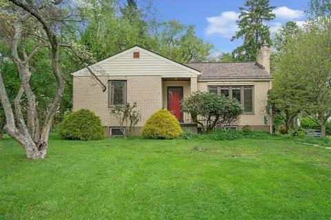 1530 Bonnett Dr, Pittsburgh, PA 15237