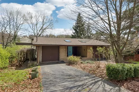 8 Mckelvey Ave, Pittsburgh, PA 15218