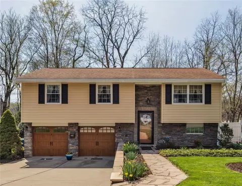 487 Fielding Dr, Pittsburgh, PA 15235