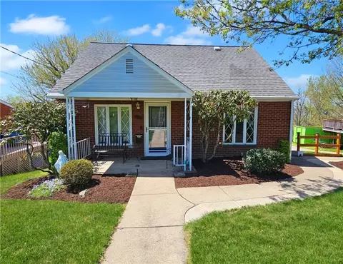 2062 The Cir, Washington, PA 15301