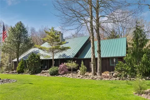 987 Cherriwood Rd, Pulaski, PA 16143