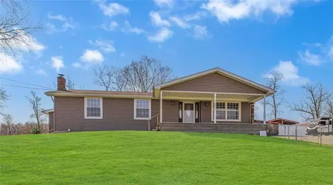 125 Orchard Crest Dr, Beaver Falls, PA 15010