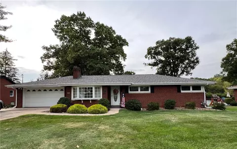 301 Lynn Dr, New Brighton, PA 15066