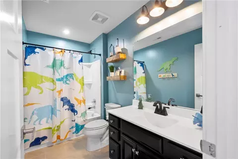 Bath - 234 Regency Dr, Eighty Four, PA 15330 photo 2 of 4