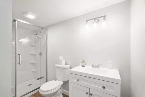 Bath - 234 Regency Dr, Eighty Four, PA 15330 photo 4 of 4