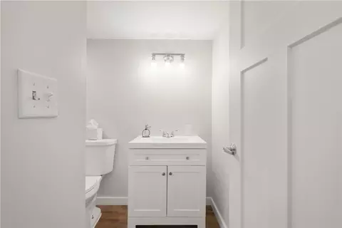 Bath - 234 Regency Dr, Eighty Four, PA 15330 photo 3 of 4