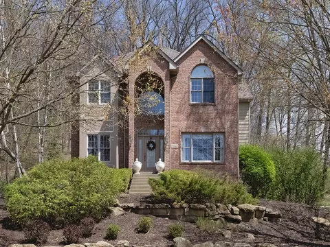 5023 Northfield Dr, Gibsonia, PA 15044