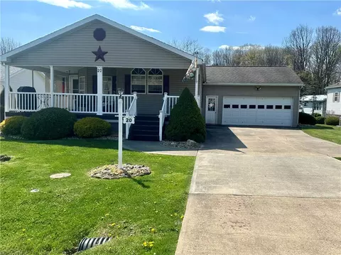 20 Stoneridge Ln, Grove City, PA 16127