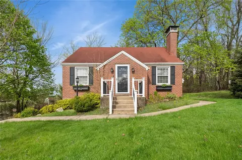 2007 Nancy Dr, Glenshaw, PA 15116