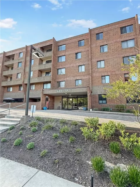 5715 Beacon St #418, Pittsburgh, PA 15217