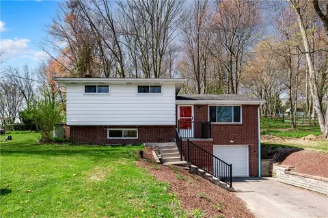 2448 Oak Hill Rd, Gibsonia, PA 15044