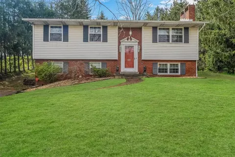 1949 Rostraver Rd, Belle Vernon, PA 15012