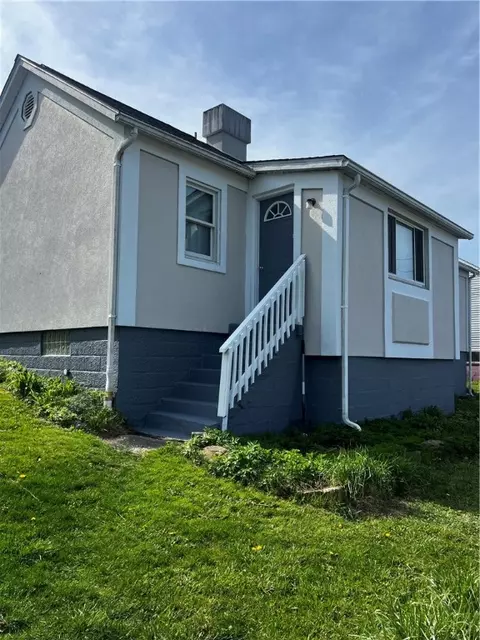 34 N Pine St, Ellsworth, PA 15331