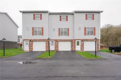 702 Gazebo Dr, Greensburg, PA 15601