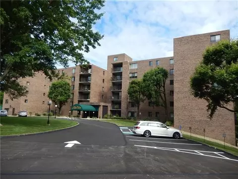 3 Alta Vita Dr #606, Greensburg, PA 15601