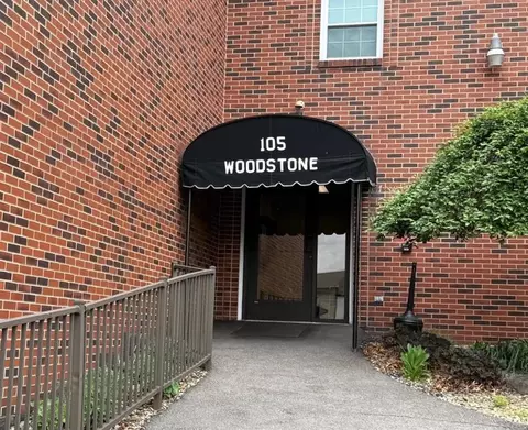 105 Woodstone Ln #61, New Kensington, PA 15068
