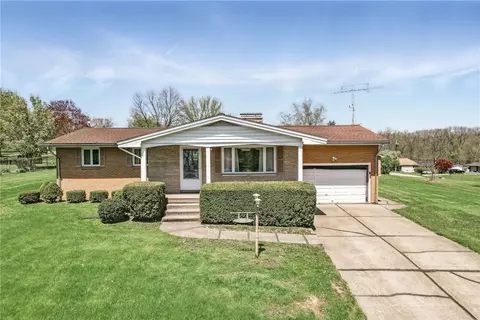 1734 S Judy Lynn Dr, Farrell, PA 16121