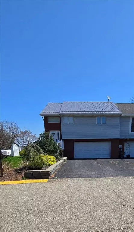 198 Cambria Hill Dr, Tarentum, PA 15084