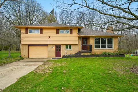 181 Fawn Ln, New Castle, PA 16105