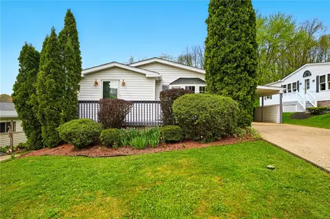 127 Rock Lake Dr, Zelienople, PA 16063