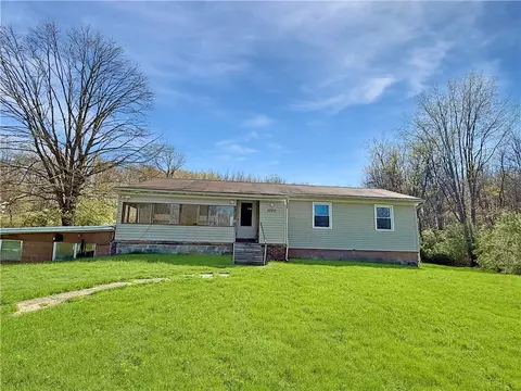 1025 S Lake Rd, Mercer, PA 16137