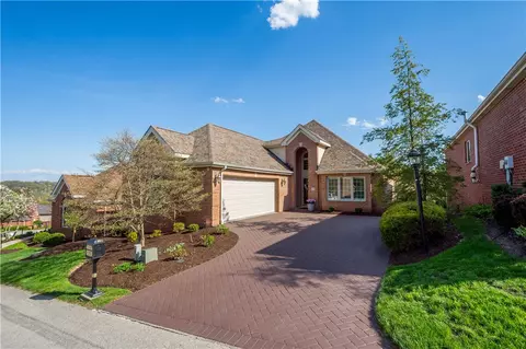 205 Prestonwood Ln, Canonsburg, PA 15317