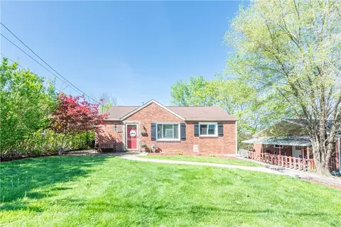 518 Chessbriar Dr, Bethel Park, PA 15102