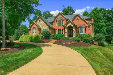 100 Mirage Dr, Cranberry Township, PA 16066