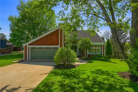 1352 Oakridge Rd, Mcdonald, PA 15057