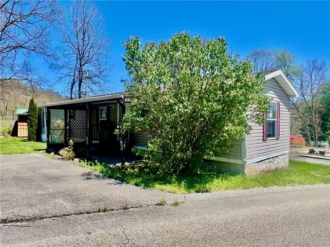 214 Hill Top Mnr N, Shelocta, PA 15774