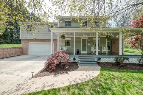 140 Maple Dr, Warrendale, PA 15086