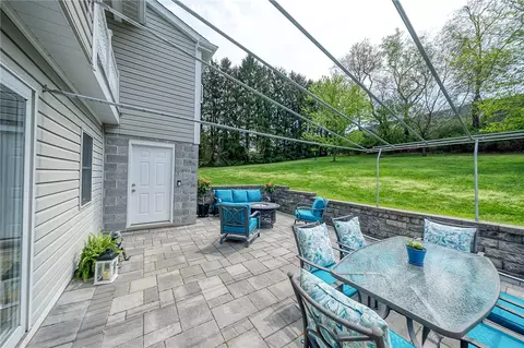 140 Maple Dr, Warrendale, PA 15086 photo 6