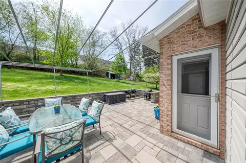 140 Maple Dr, Warrendale, PA 15086 photo 32