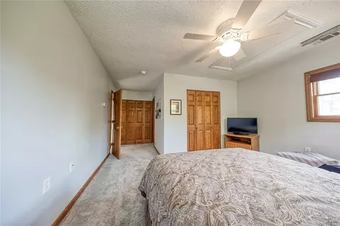 140 Maple Dr, Warrendale, PA 15086 photo 25