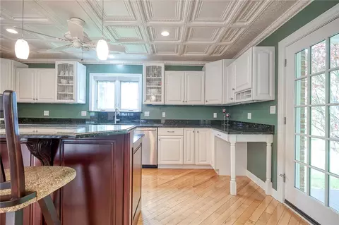 140 Maple Dr, Warrendale, PA 15086 photo 18