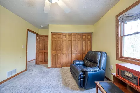 140 Maple Dr, Warrendale, PA 15086 photo 28