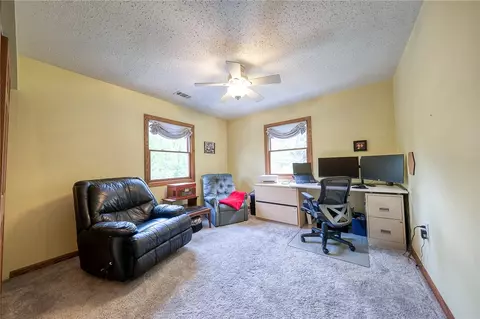 140 Maple Dr, Warrendale, PA 15086 photo 27