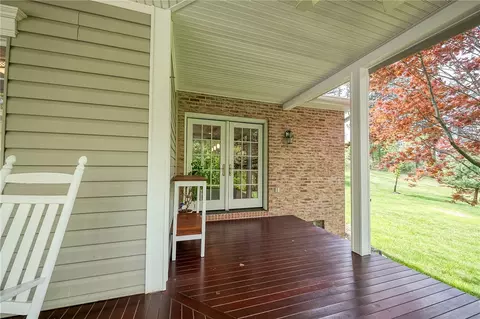 140 Maple Dr, Warrendale, PA 15086 photo 9