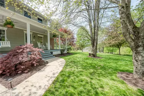 140 Maple Dr, Warrendale, PA 15086 photo 4